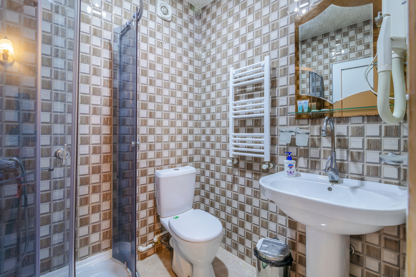 ორადგილიანი ნომერი ლუქსი